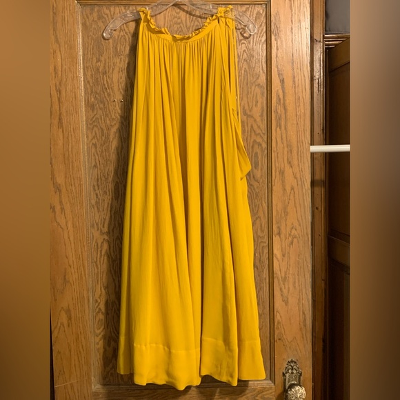 Banana Republic Dresses & Skirts - Banana Republic Yellow Pleated Dress